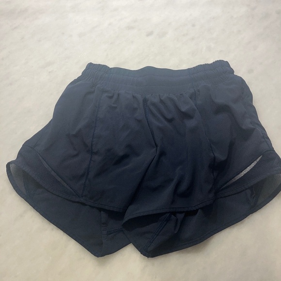 Lululemon Hottie Hots 4in - Picture 1 of 3